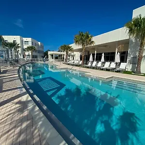 Stylish Modern 3 Bedroom With Amenities Apartment