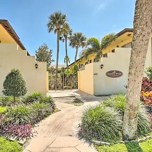 Sunny Escape With Garden View Less Than 1 Mi To The Beach! Apartment