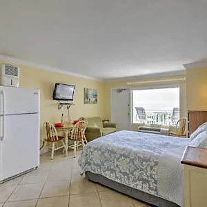 Daytona With Oceanfront Balcony And Pool! Apartment