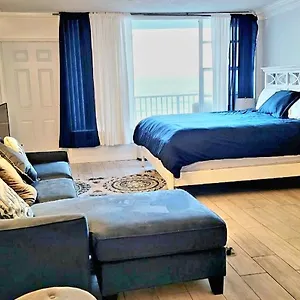 Direct Oceanfront With Balcony Apartment